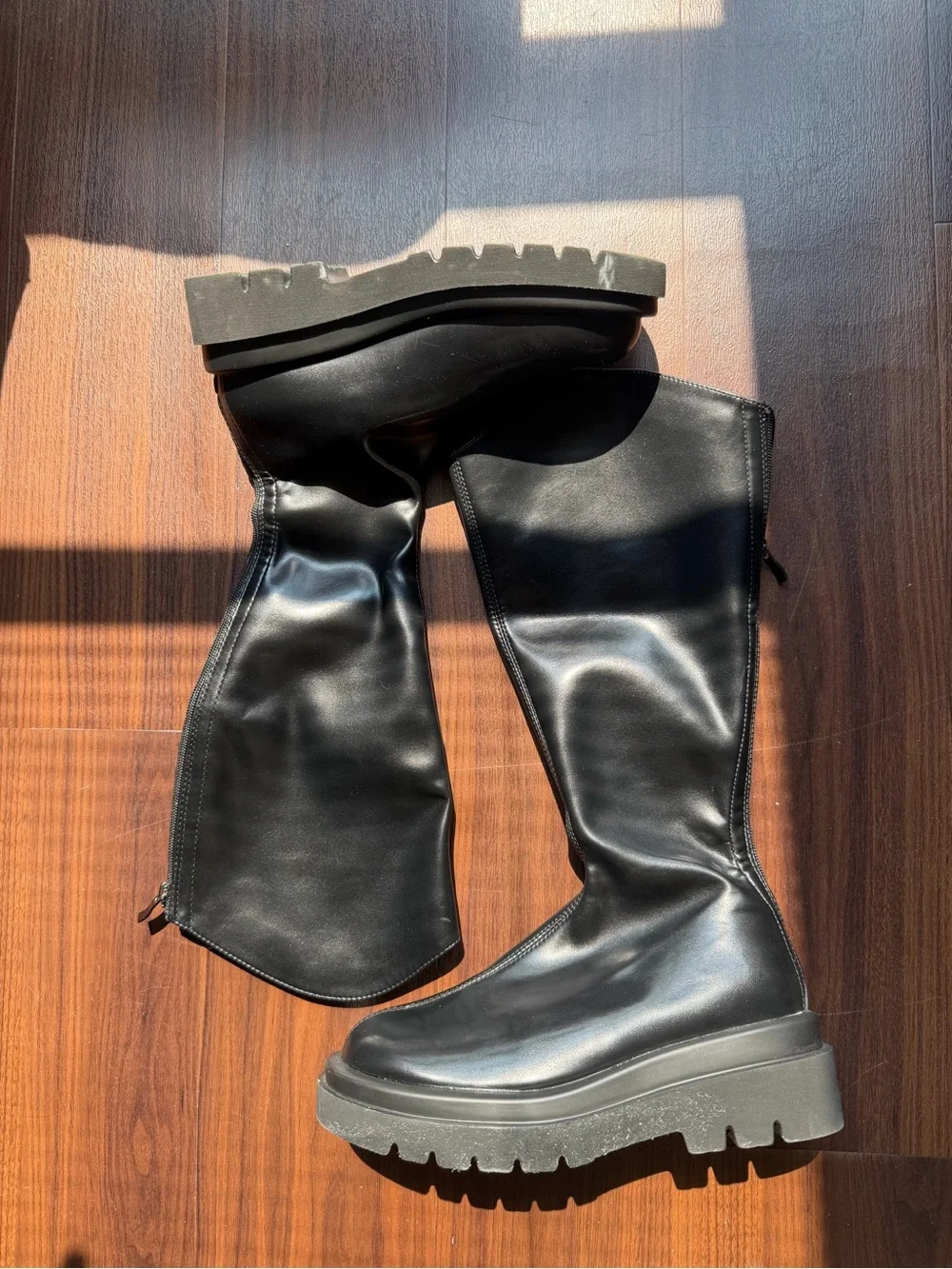 Classic Black Knee-High Platform Boots - Women's size 40/250